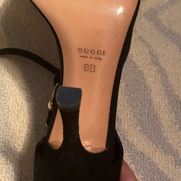 Gucci NWOT Suede Sandel with gold bit size 6